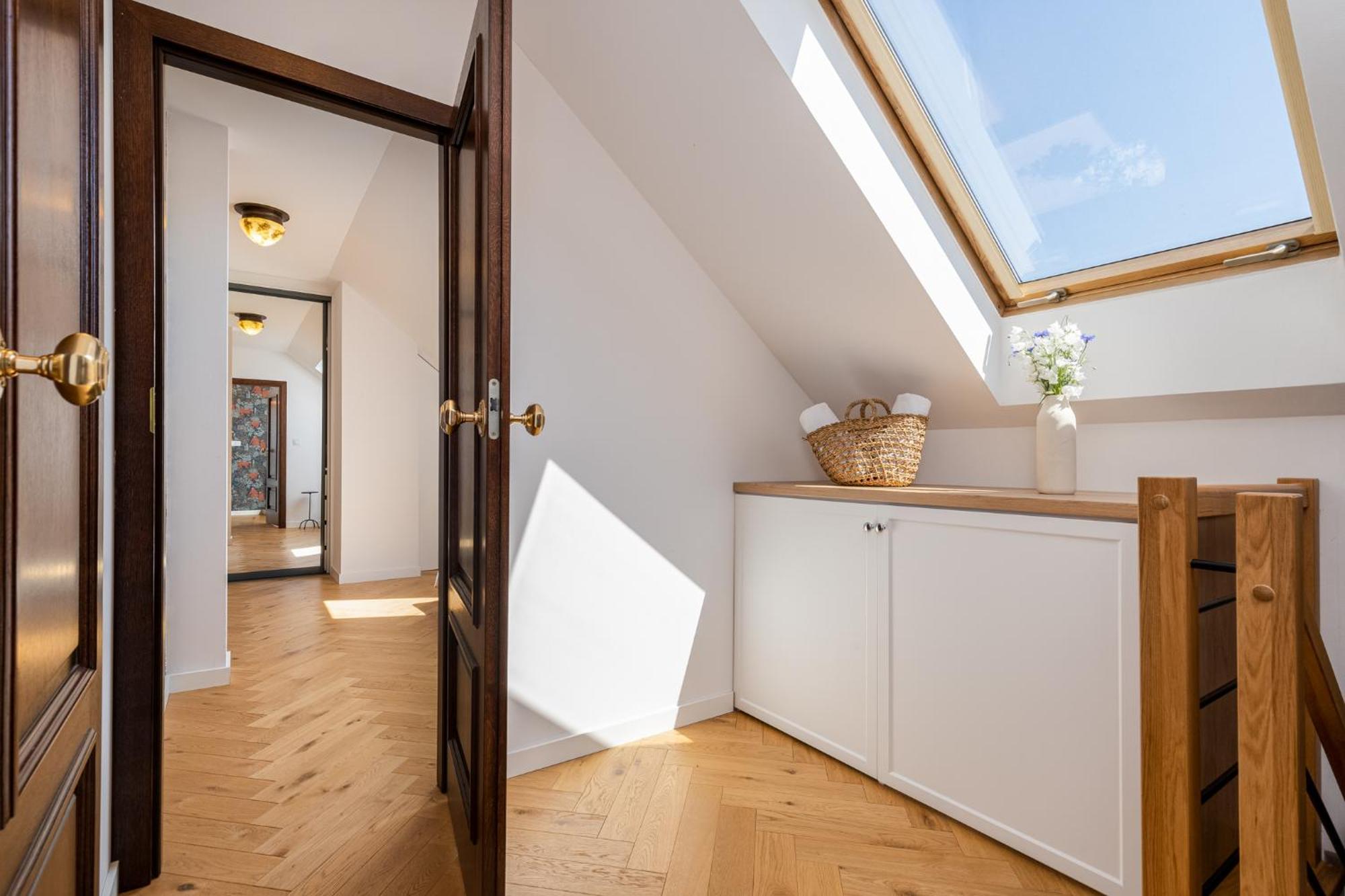 Luxury In A Truly Perfect Location Apartment