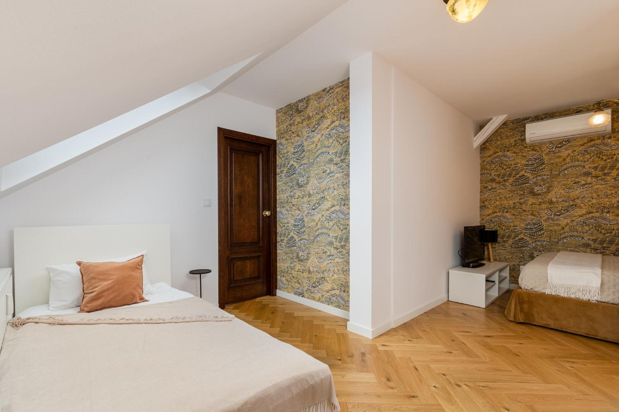 Luxury In A Truly Perfect Location Apartment *
